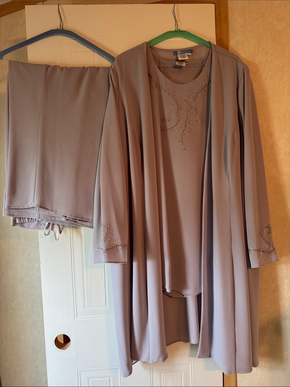 Embroidered Light Grey 3-Piece Women's Evening Suit